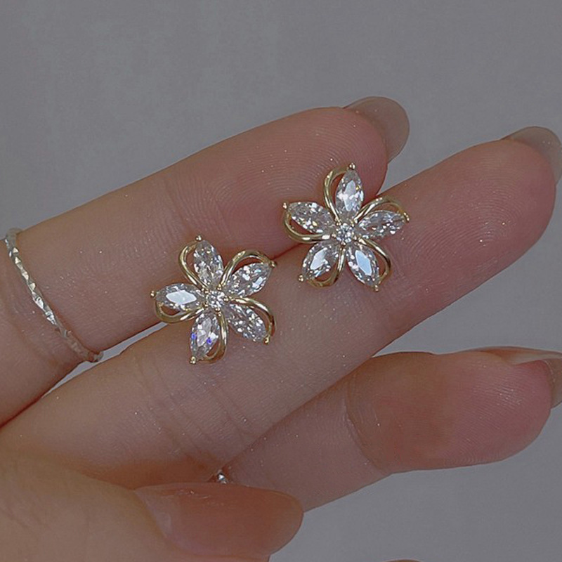Dainty Flower Stud Earrings fo - Helix Cartilage Ring 评论和价格