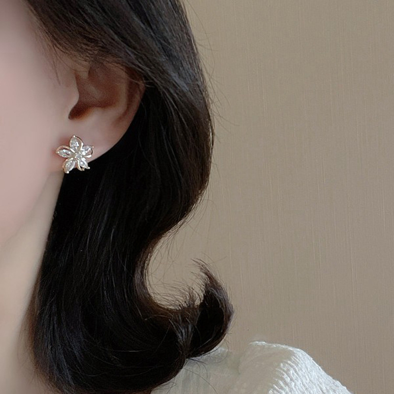 Dainty Flower Stud Earrings fo - Helix Cartilage Ring 评论和价格